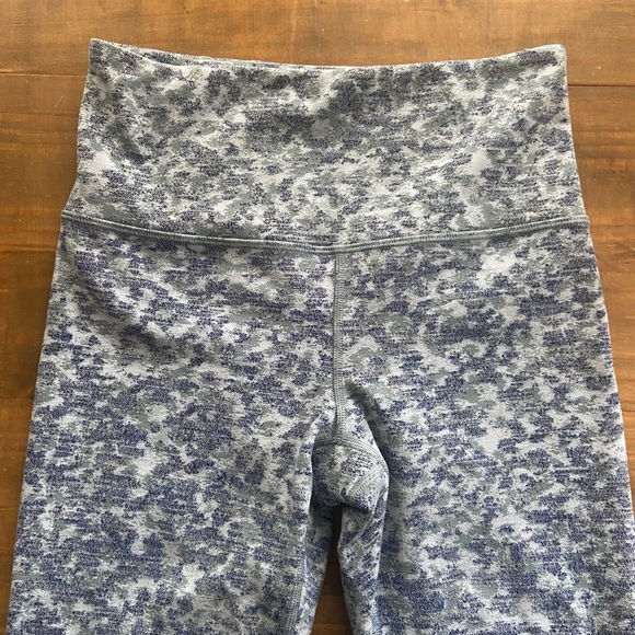 Athleta Elation Textured 7/8 Tight-Meadow Snowfall Blue Camouflauge-Size XS - Picture 10 of 11